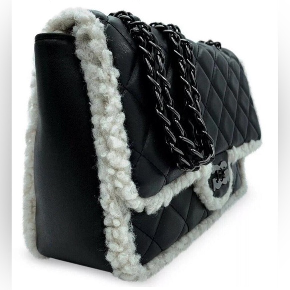 Gilda Paris Quilted Black Leather Bag with Faux shearling trim - Picture 2 of 4